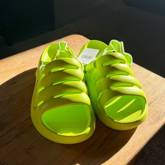 UGG Sport Yeah Lime Green Slides - Picture 3 of 6